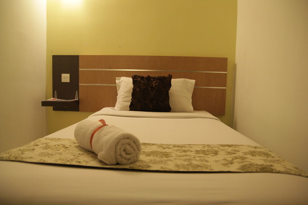 Hotel Oyo 182 Simms Grand 2*
